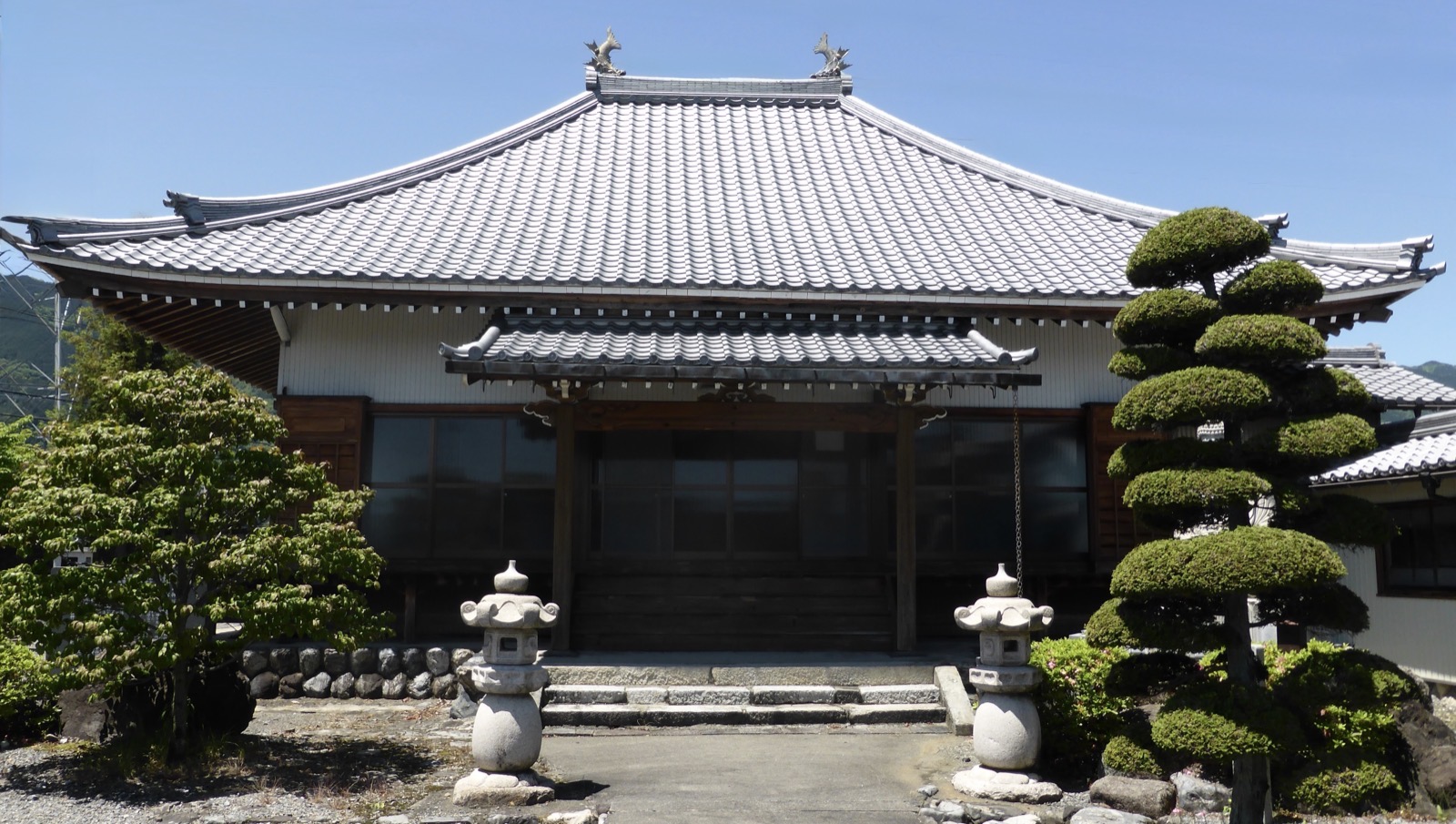 霊寶山 神護寺の本堂外観